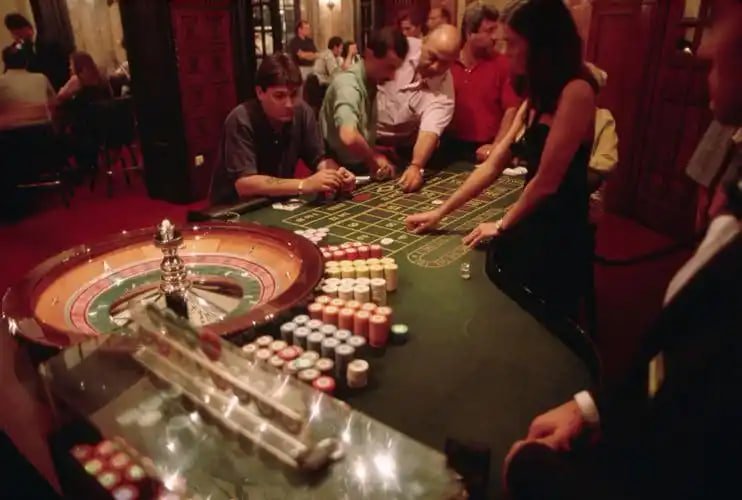 Bàn Baccarat trực tuyến với dealer người thật tại xst7